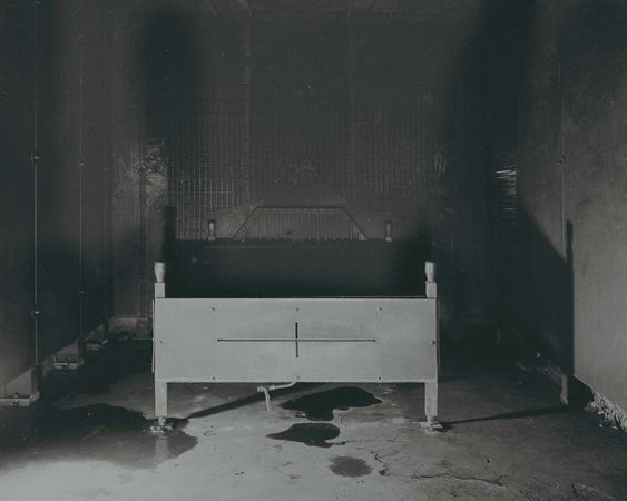 The House that Burns Every Days, Sans Titre, 2010, 60x80 cm Digital c print © Marina Gadonneix