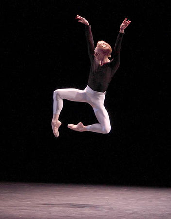 © Нина Аловерт. Hallberg. Дэвид Холберг”Karurias»  Броуэр/Дуато «Короли танца». Нью-Йорк, 2012