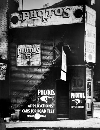 Walker Evans, License photo studio, New York, 1934, preview