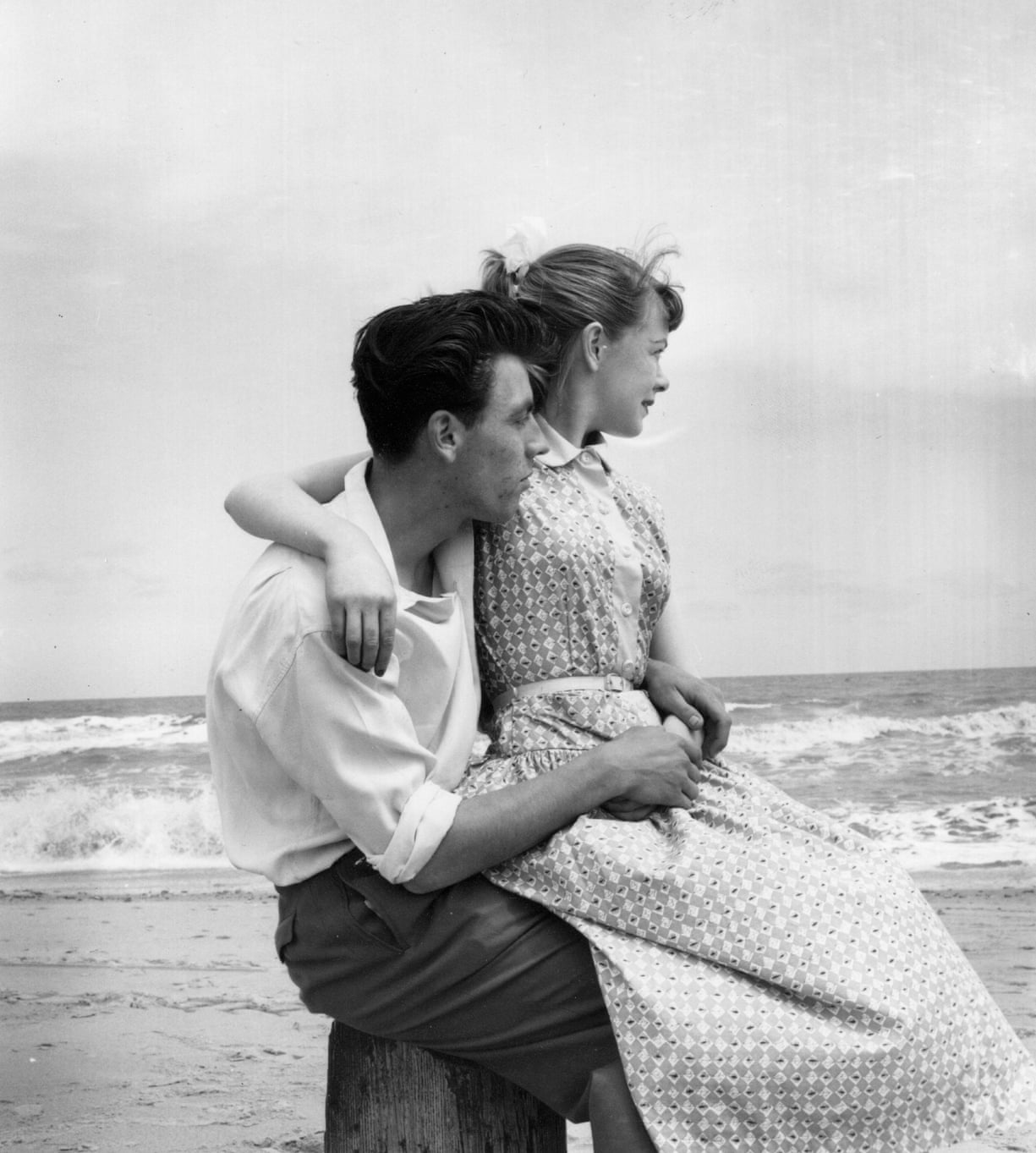 50 лет на двоих. Грейс Робертсон молодая пара, 1955.. Счастливые влюбленные. Влюбленные ретро. Ретро парочки.