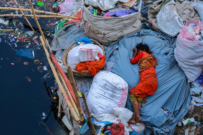 2019 Environmental Photographer of the Year, Sleep Fatigue, © Amdad Hossain