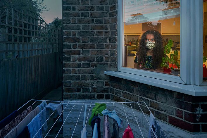 Dodho Gallery, exhibition Looking out from Within, © Julia Fullerton Batten