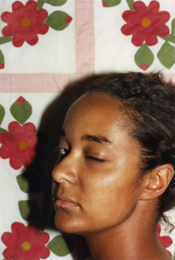 Без названия (Венок из роз) 1988, Альбукерке © Carla Williams