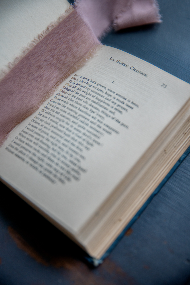 Любимое издание Поля Верлена 19 века, раскопанное много лет назад на полках букинистического магазина в Хей-он-Уай, в Уэльсе. © Кристин Клафф