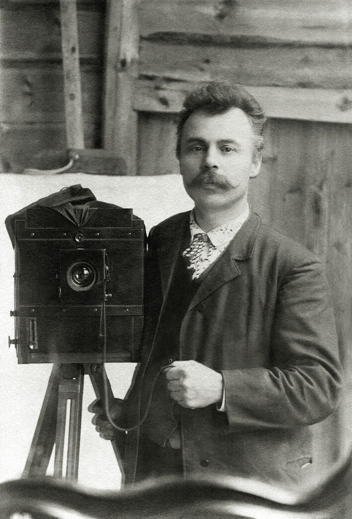 Иван Филатова. Автопортрет в зеркало. 1890-е. Собрание Музея К. Э. Циолковского