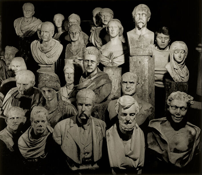 Автопортрет на очистном складе Кроутерса в Айлворте. © Дон МакКаллин