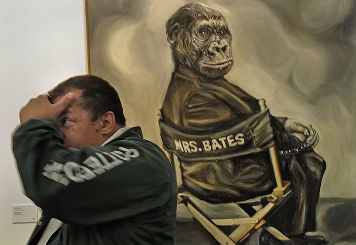 Из серии «Человек в концептуальных рамках современного искусства», © Владимир Вяткин