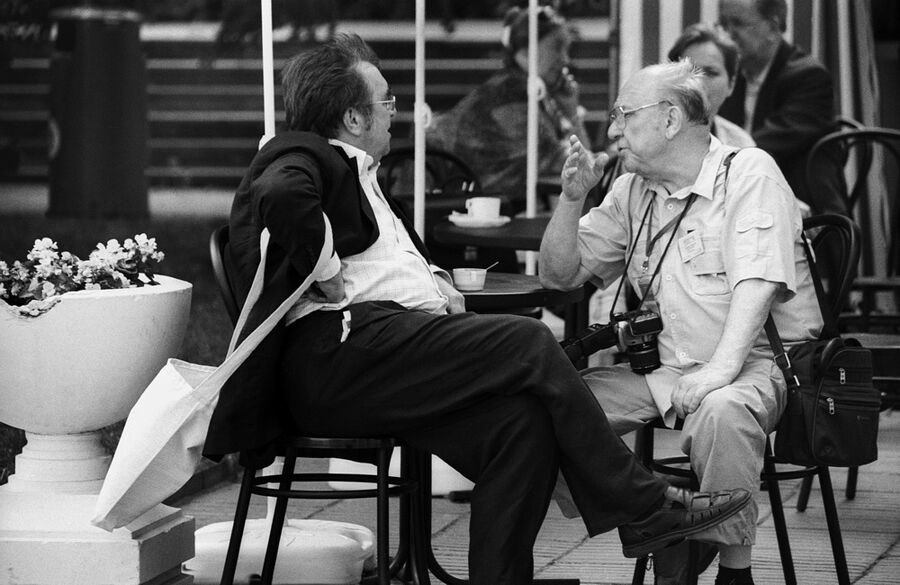 &copy;Александр Тягны-Рядно. «Сергей Чупринин и Александр Карзанов. Москва. 2006»