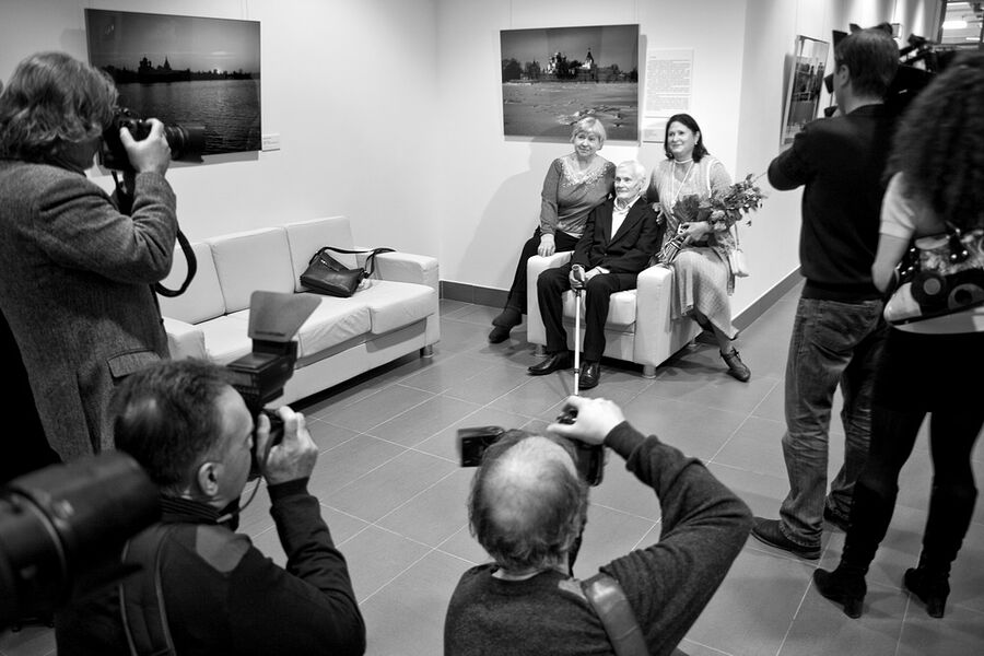 &copy;Александр Тягны-Рядно. «Вадим Гипенрейтер в кругу коллег.  Москва. 2012»