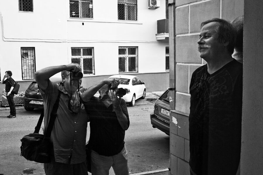 &copy;Александр Тягны-Рядно. «Константин Худяков, снимают его два Анатолия Горяинов и Мелихов. Москва. 2012»