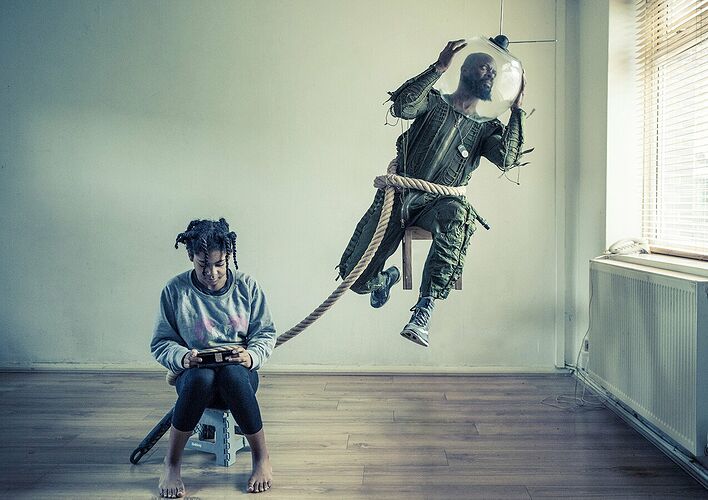 Wellcome Photography Prize 2020, категория Психическое здоровье, «Держусь за папу», © Benji Reid